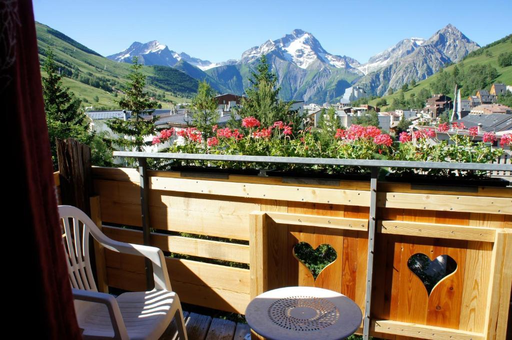Adret Hotel 3*